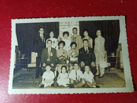 -1960年代。「香港人結婚合影留念照片」。一张。品如图。