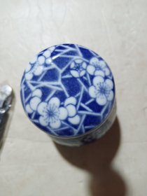 十二钗李纨蓝底白花青花酒瓶(直径10Cm高19cm)