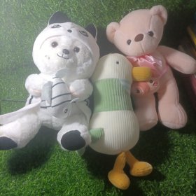 白色小猫吃鱼、卡达鸭、粉色小熊毛绒玩具娃娃、 男孩、女孩布娃娃、 布玩偶 小孩玩具（3个合售）单要那个可与客服沟通 20元一个包邮