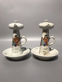 粉彩人物瓷油灯，器型独特，人物生动，做工精细，品像完整