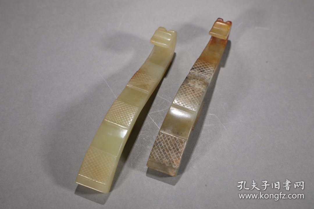 清 和田玉螭龙带钩一对