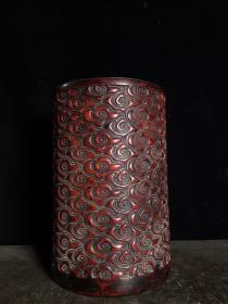 旧藏血檀木茶叶筒
高17厘米，宽11.5厘米，重1070克