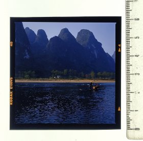 桂林山水 120反转片底片正片胶片，自然风景风光山峰河流摄影，尺寸6厘米×6厘米左右。