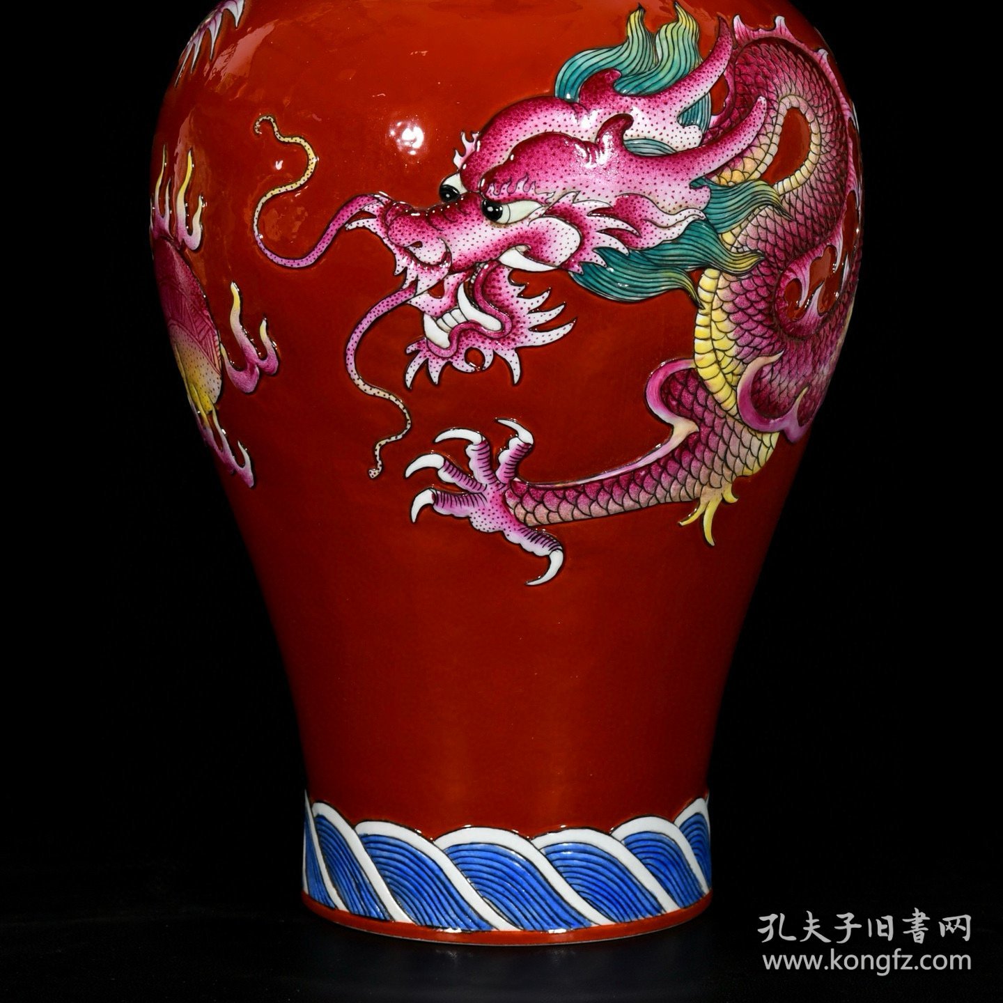 清乾隆粉彩浮雕龙纹梅瓶32/20厘米