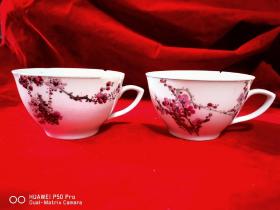 两个一对文革手绘水点梅花图茶杯水杯。包老怀旧，底款是山东淄博瓷厂