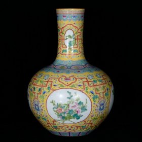 清乾隆黄地珐琅彩描金缠枝花开窗花卉纹天