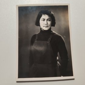 著名电影表演艺术家 张瑞芳早期 原版银盐肖像照。非大量洗印的广告照片。老照片