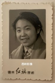 【老照片】1979年年轻女生赠签照
