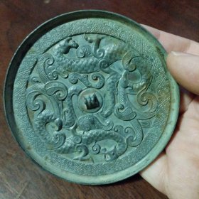 老铜镜，完整无缺，工艺精美，少见。