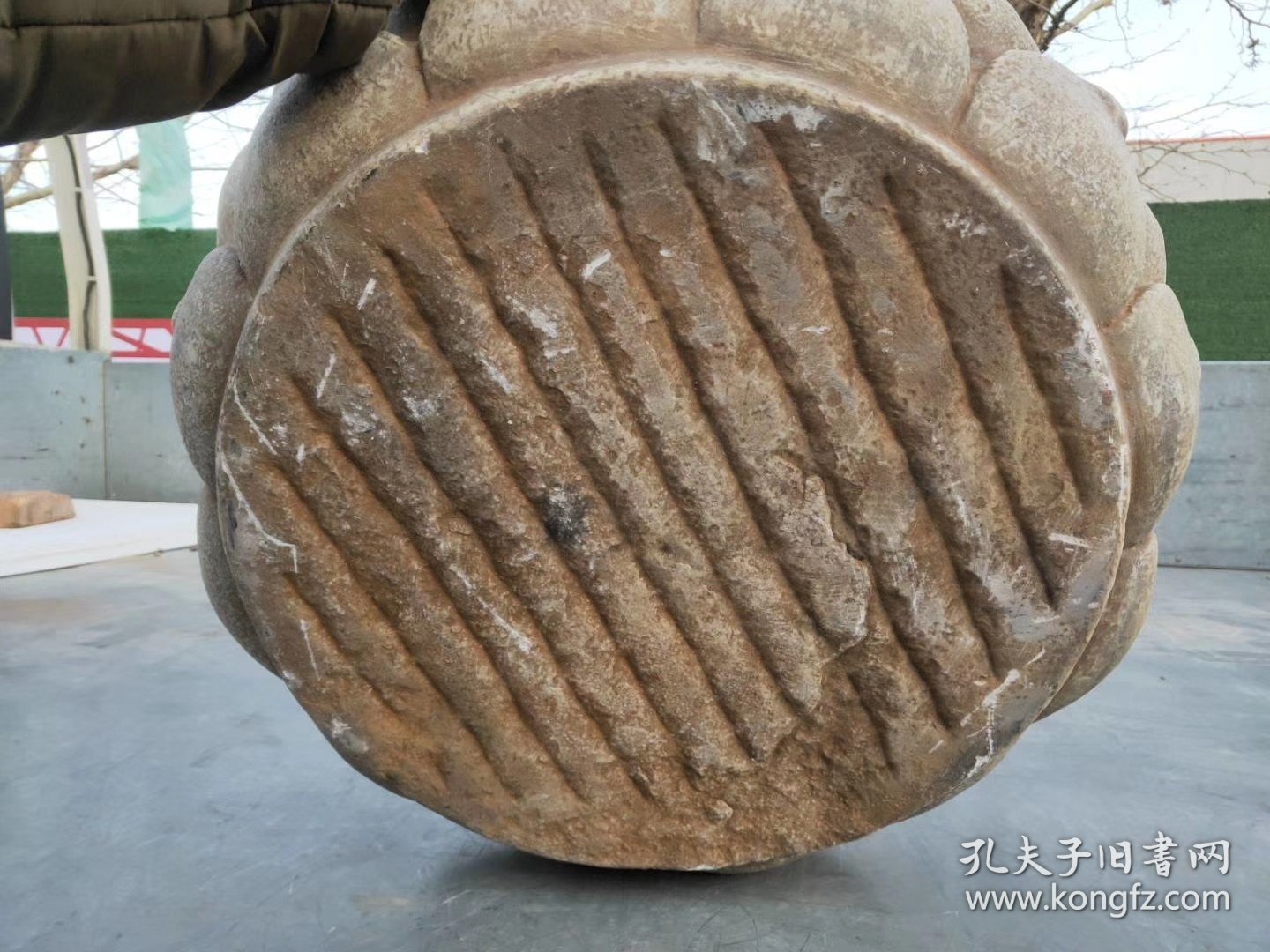 清代汉白玉莲花盆 包浆老辣，样式精美，品相如图