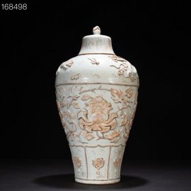 元卵白釉甜白釉贴塑缠枝牡丹纹梅瓶50*25厘米