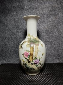 粉彩花鸟纹瓶