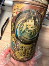 超值价。民国著名鸿顺兴茶庄老茶叶盒，民国旗袍美女图。上有文字介绍茶文化，漂亮鲜艳清晰，完整有盒盖。。PS：老物件自然旧，品如图自鉴。要求完美者慎拍。不是新产品