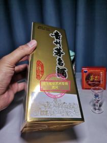 茅台酒瓶

茅台香溢五州酒瓶