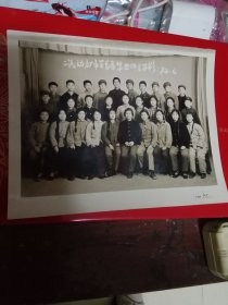 二汽动力厂中学首届毕业师生留影 1972年