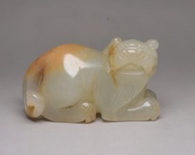 和田玉兽 规格: 5.1×2.9×2.9厘米 重 63克。