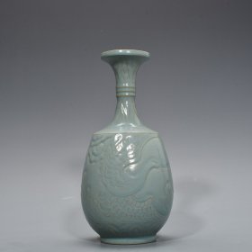 宋清凉寺御制款汝窑天青釉刻鹤纹盘口瓶 29*15厘米 900