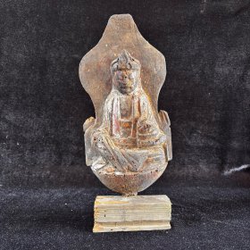【出手】清代木雕观音像，品相如图，轻微旧痕无损伤，雕工精湛，适合收藏或供奉。高约34.5厘米，材质为实木。 【分类】佛像神像 【材质】木 【尺寸】高34.5cm 【成色】轻微旧痕无损伤 【售后】看好拍卖出不退