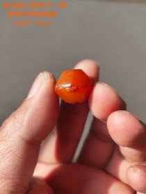 古代六棱老玛瑙一颗 局部有裂痕磕碰