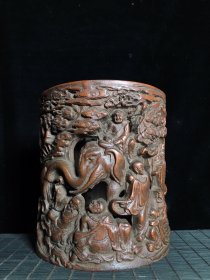 竹雕缕空雕十八罗汉笔筒，高15厘米，宽13.5厘米