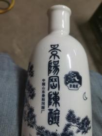 九十年代景阳冈陈酿青花武松打虎图酒瓶，一斤装空酒瓶。