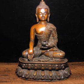 纯铜佛像，高40厘米，宽31厘米，重4830克，