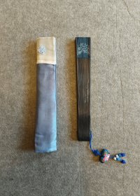 花之妖 绢布套日本回流京扇绢扇 扇高20.5Cm，展开最宽幅38Cm，蝴蝶小绣包吊坠，保管品几乎全新。