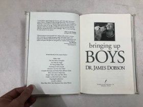 大32开精装英文原版 bringing up BOYS  培养男孩 (注:该书封面封底布面或为上手后加制)