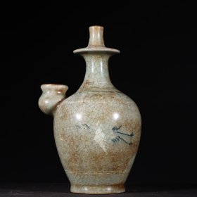 高丽青瓷瓶高19.5cm宽12.5cm