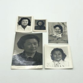 中国第一代钢琴家、曾任中央乐团首席钢琴巫漪丽（1931-2019），五十至七十年代各时期个人摄影照片一组五枚