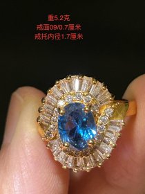 买家自鉴！老凤祥18K，金镶嵌蓝钻石戒指一枚。