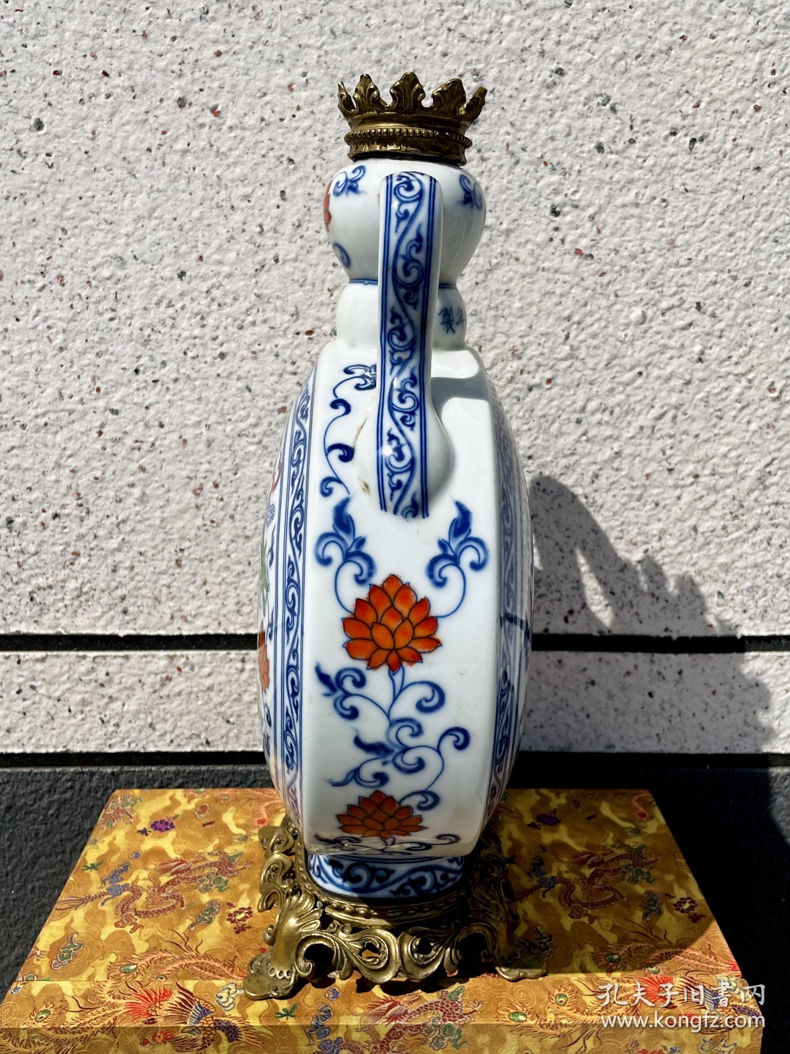 旧藏回流大明宣德年制斗彩盘龙赏瓶，高42.5厘米