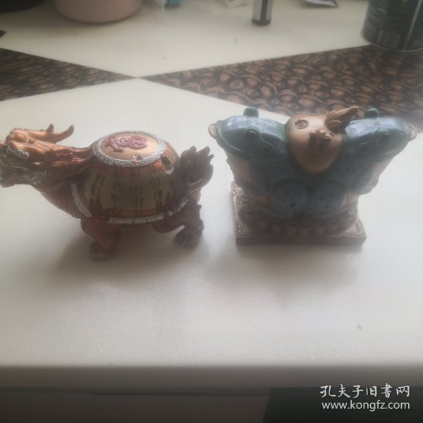 两件不知名的居明佳居工艺品