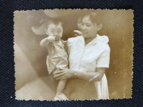 1970年代《老照片》母亲晒娃