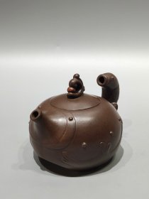 老珍藏，《中国宜兴》底款，盖款《蒋蓉》，老紫砂壶一把，保存完整，收藏的佳品。