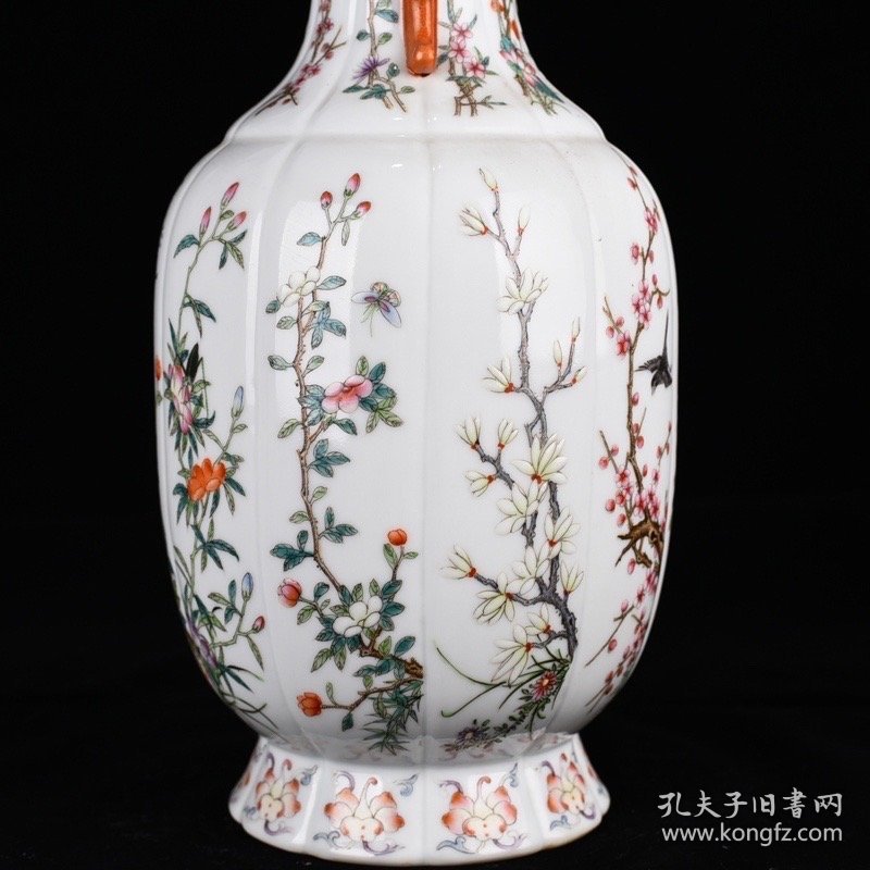 乾隆粉彩花卉草虫纹双耳瓶 38*21