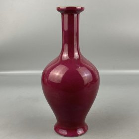 清雍正描金胭脂红釉瓶 高19.6厘米宽9.2厘米