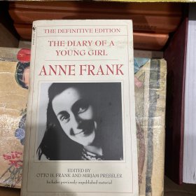 THE DEFINITIVE EDITIONTHE DIARY OF A YOUNG GIRLANNE FRANK 一个年轻女孩安妮·弗兰克的日记