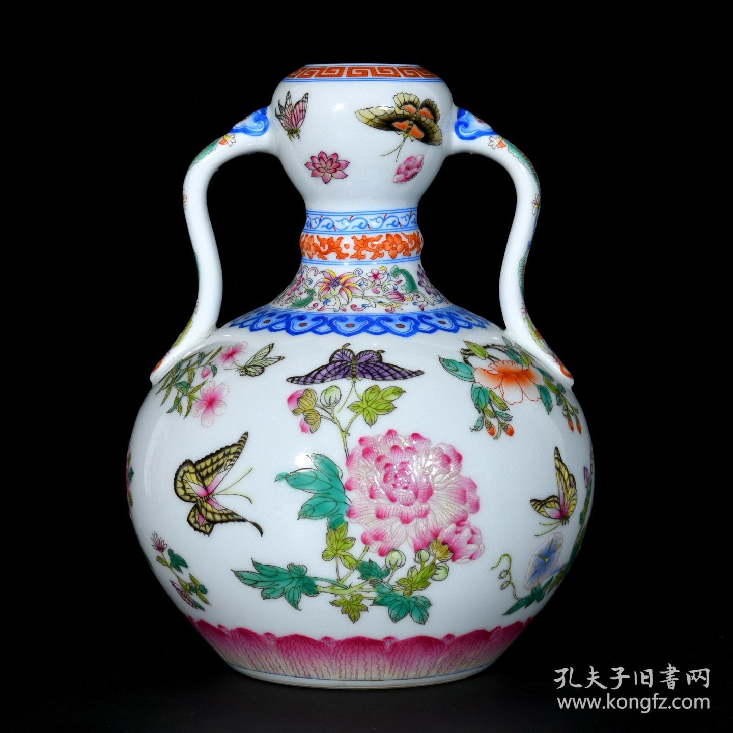 清雍正珐琅彩花鸟蝶恋花纹如意尊一对23x17厘米