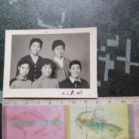 大连大明美女合影老照片