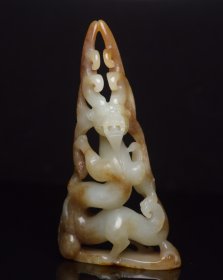 精品收藏，传世玉器，和田玉龙 规格: 12×6.1×2.7厘米，重 109克。 玉质温润细腻，沁色自然，刀功老道，皮壳包浆一流，雕刻生动，线条流畅，品相完美！