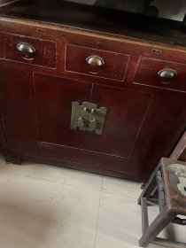 朱红大漆老榆木桌，柜桌，橱柜。一流品相，完美实用！