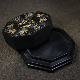 珍藏黑檀木镶多宝花鸟八角多宝盒，长27.5厘米宽27.5厘米厚11.5厘米，重2406克