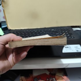 简明川菜烹饪知识（详细介绍了每一道菜品的特点，用料、制作方法、注意事项和品名的变换，川菜老菜谱 四川菜谱 成都市供销社编写 记载了红案128个品种，白案74个品种。在每一道菜的最后都有品名的变换，指出这一菜品加某料即便成某个菜品，减某料又变成某个菜品，以及改换刀工、刀法和烹饪方法变更品名的举例，做到读者能起到举一反三的效果，详细目录参照书影）
