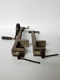 扬州倒片机一副，老电影机配件，长30，完6.8厘米，重2.4斤，两端为铁，其余是铝质，厚实，表面有脱皮，完整不坏。