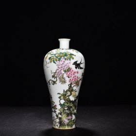 清雍正珐琅彩花鸟纹梅瓶 高27厘米 宽11.5厘米 900