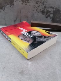 有的人说，这本书值最少1000万《遥远的救世主》改编的电视剧《天道》上映。男主角丁元英与女主角芮小丹之间刻骨铭心的爱情故事。悲悯人世的爱情，音乐之情、文化之思、社会之观、国家之爱，体现出他们情品格的超越与传奇色彩。超尘脱俗、卓尔不群的品格与人生境界，读原著，坚持读原著，这本书创造的价值根本无法计算