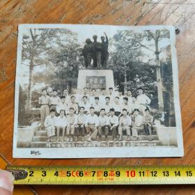 1953年韩江电轮海员工人政治学习班第一届结业留念照片