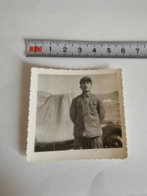 军人老照片-----《军人在外留影》！1978年