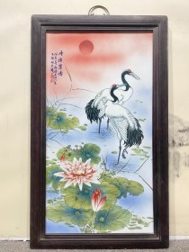 王步作品红木镶瓷板画粉彩花鸟丹顶乐鸣挂屏
高90厘米宽53厘米